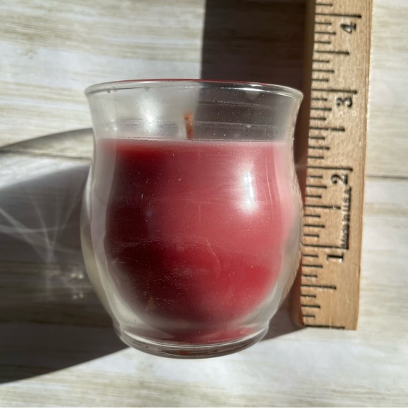 Partylite Strawberry Fields 3.7 oz. Candle - Picture 4 of 5
